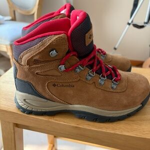 New Columbia Hiking Boots